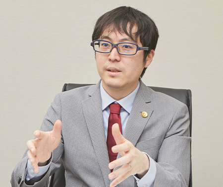 弁護士 沖田翼