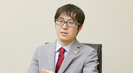 弁護士 沖田翼