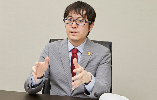 正しい慰謝料を得るためにも、弁護士への依頼が重要です。交通事故に遭ったら、事故直後から弁護士へご相談ください